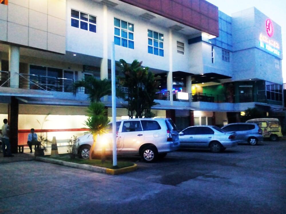 โรงแรมดุลซินีแอนด์สวีท มักตัน ภายนอก รูปภาพ